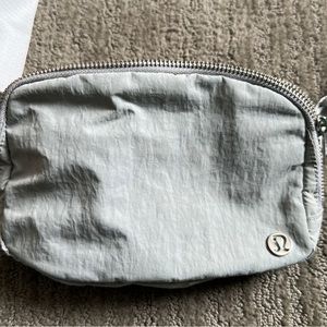 Lululemon Everywhere belt bag